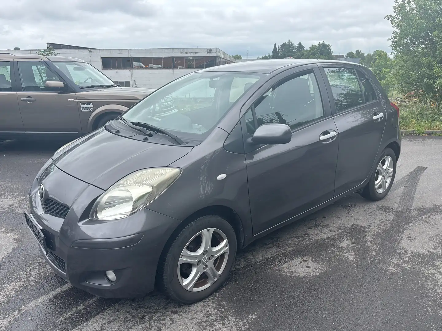 Toyota Yaris 1.33i VVT-i Gris - 2