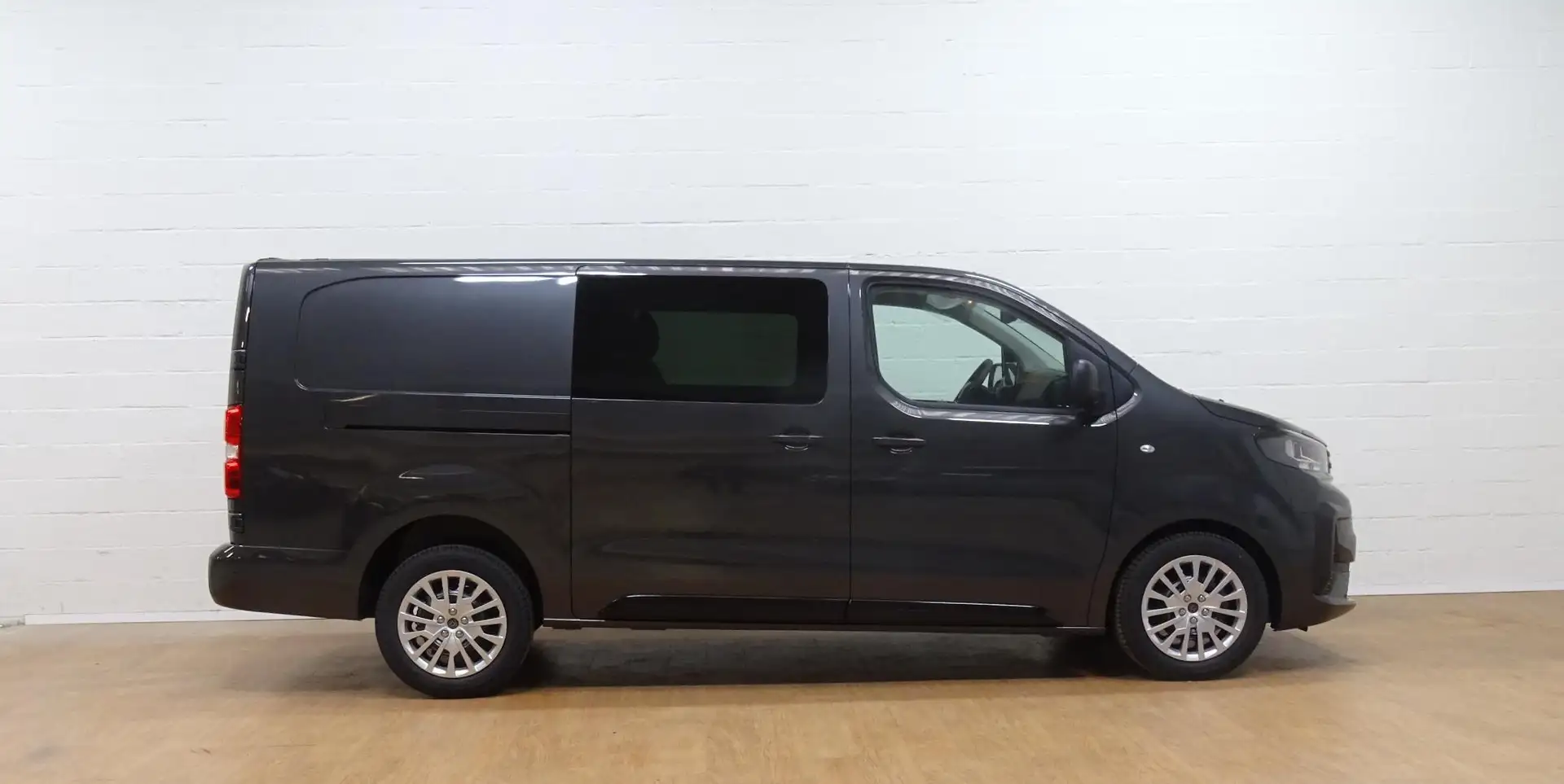 Peugeot Expert Long DC L3 2.0 BlueHDi 180 EAT8 Grijs - 2