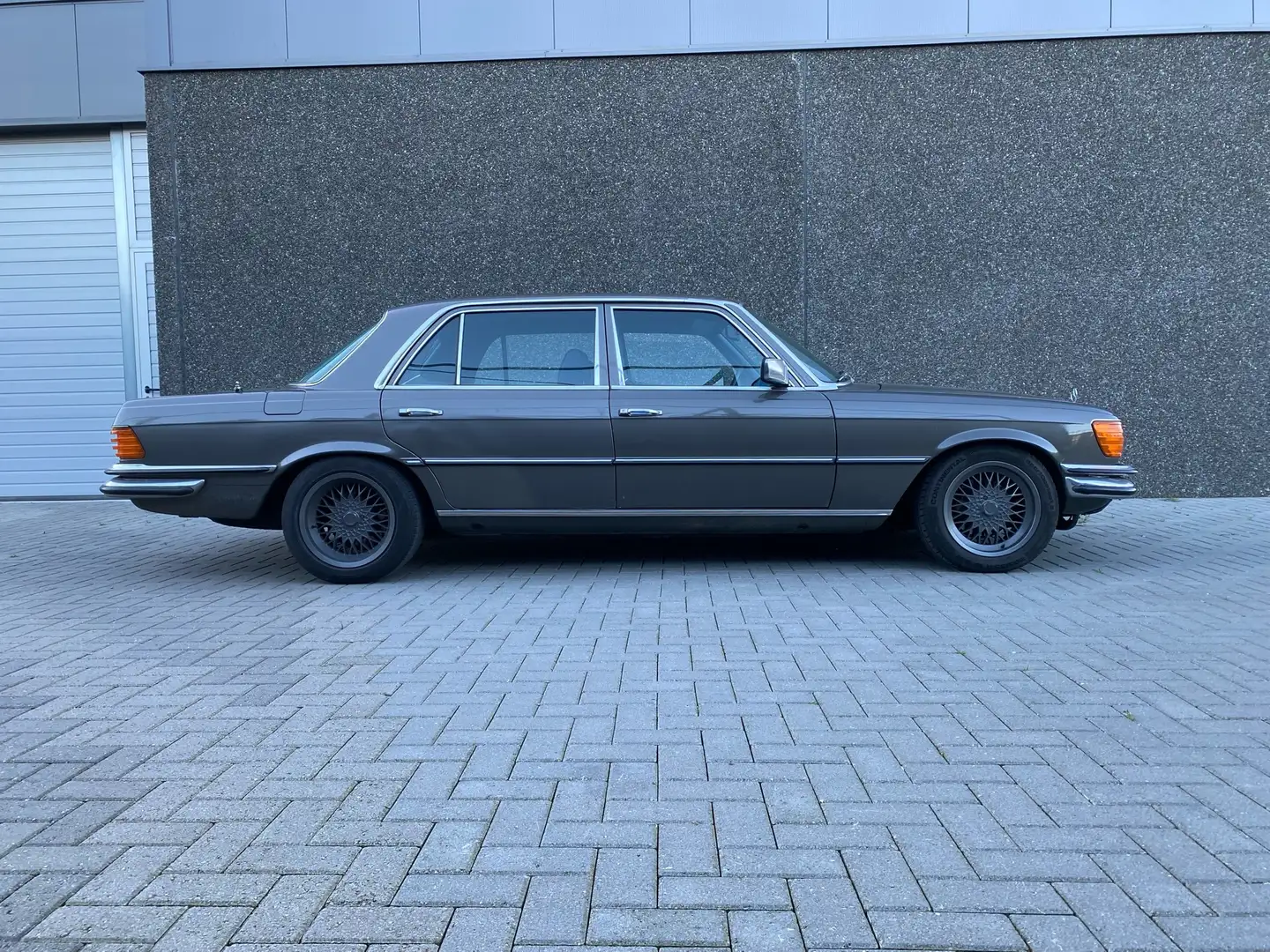 Mercedes-Benz S 450 450 SEL 6.9 Šedá - 2