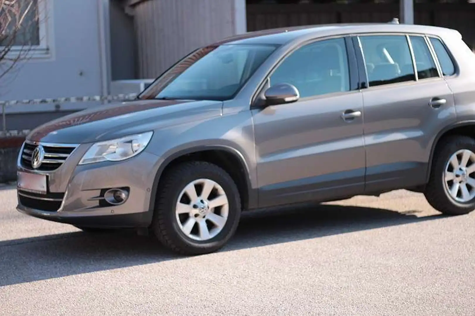 Volkswagen Tiguan Tiguan 1,4 TSI Trend Grau - 1