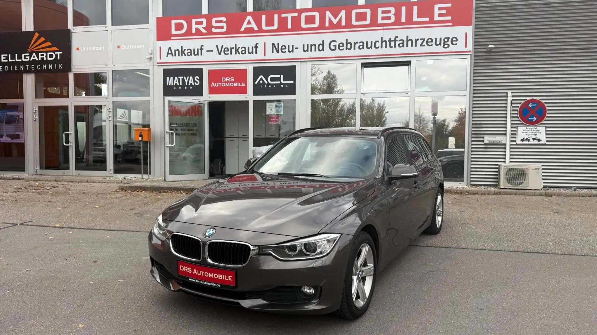 BMW 318 d Touring xDrive/Navi/AHK/SHZ Braun - 1