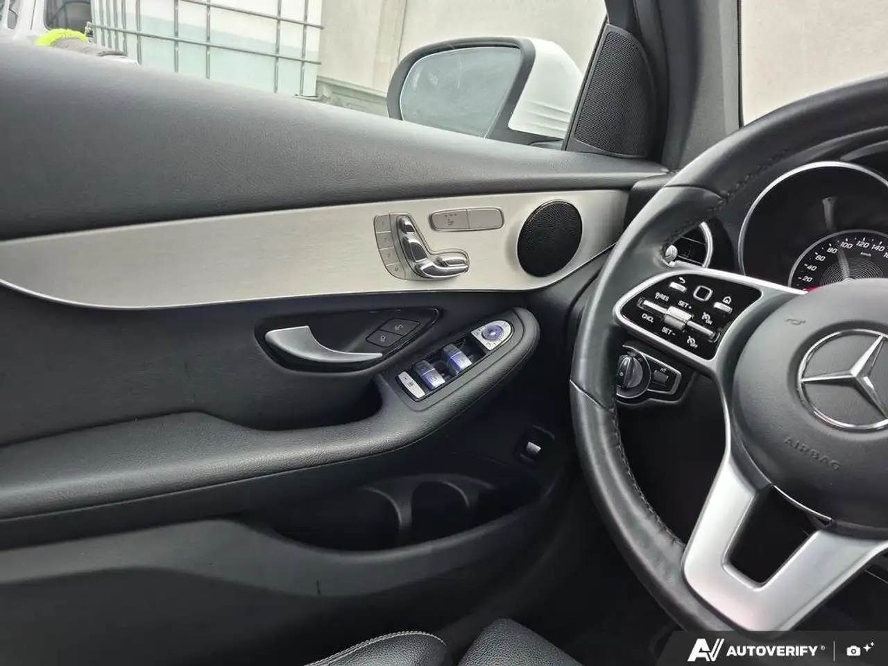 Mercedes-Benz GLC снимка Mercedes-Benz GLC