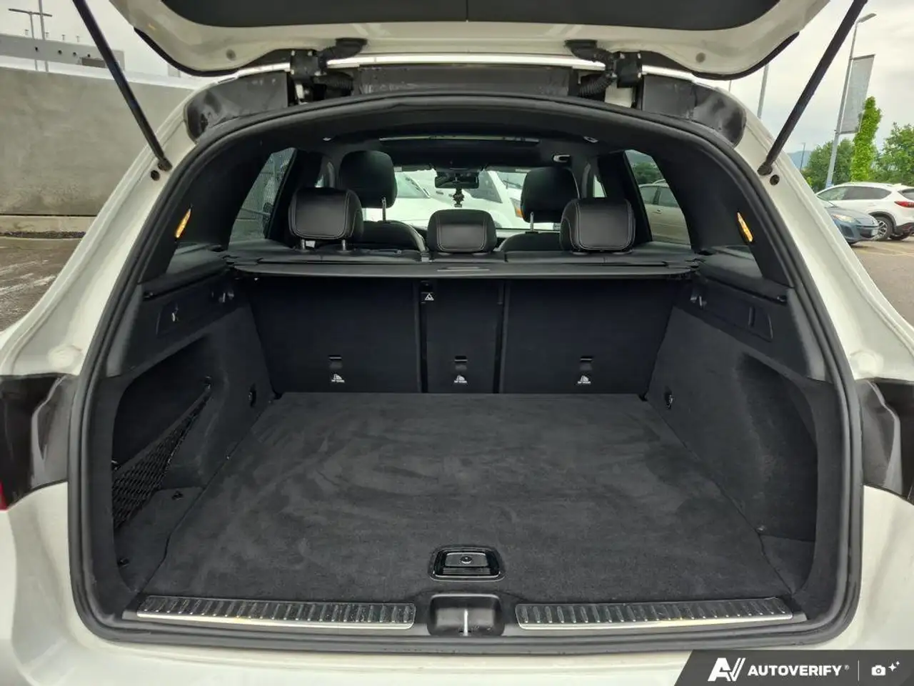 Mercedes-Benz GLC снимка Mercedes-Benz GLC