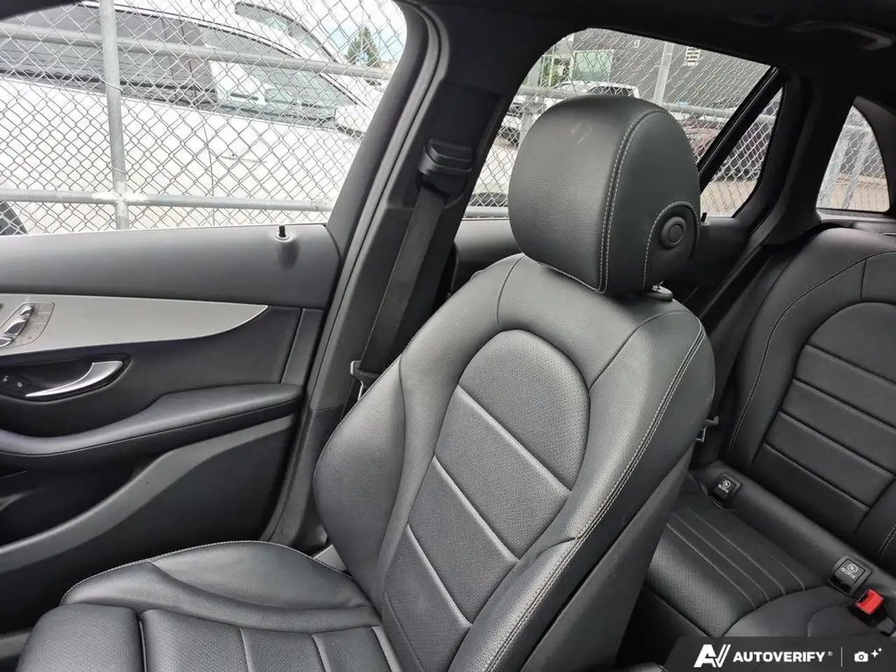 Mercedes-Benz GLC снимка Mercedes-Benz GLC