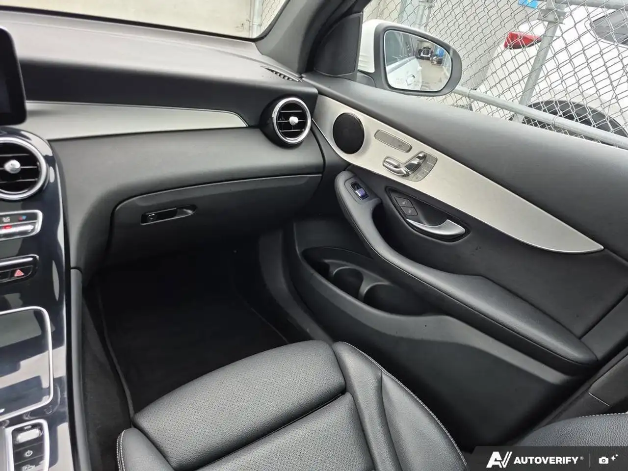 Mercedes-Benz GLC снимка Mercedes-Benz GLC