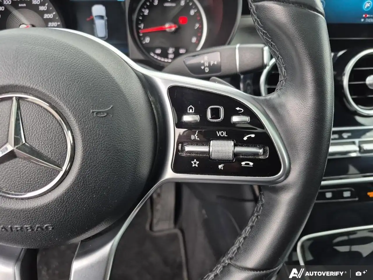 Mercedes-Benz GLC снимка Mercedes-Benz GLC