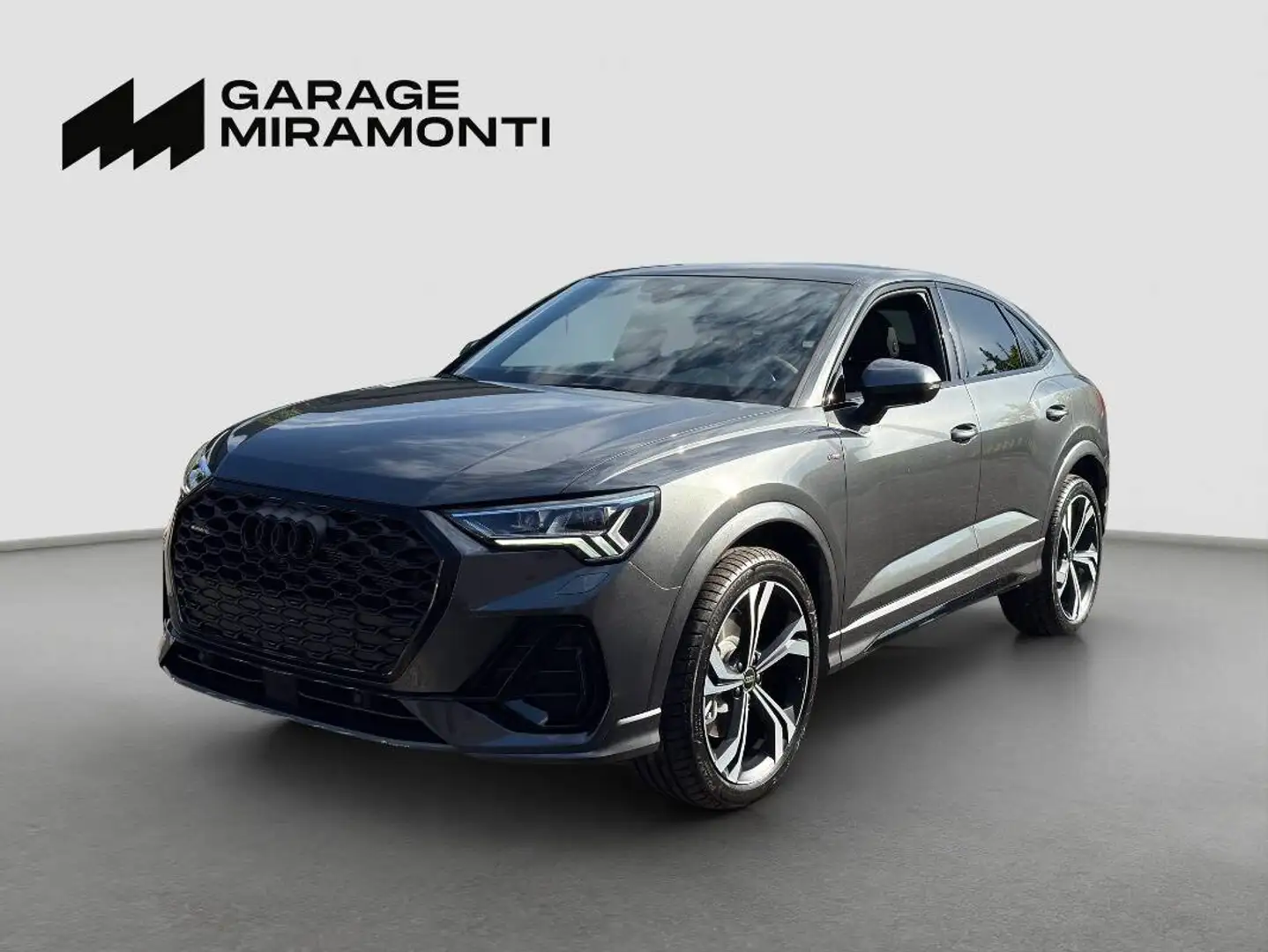 Audi Q3 40 2.0 tfsi Identity Black quattro s-tronic Grigio - 1