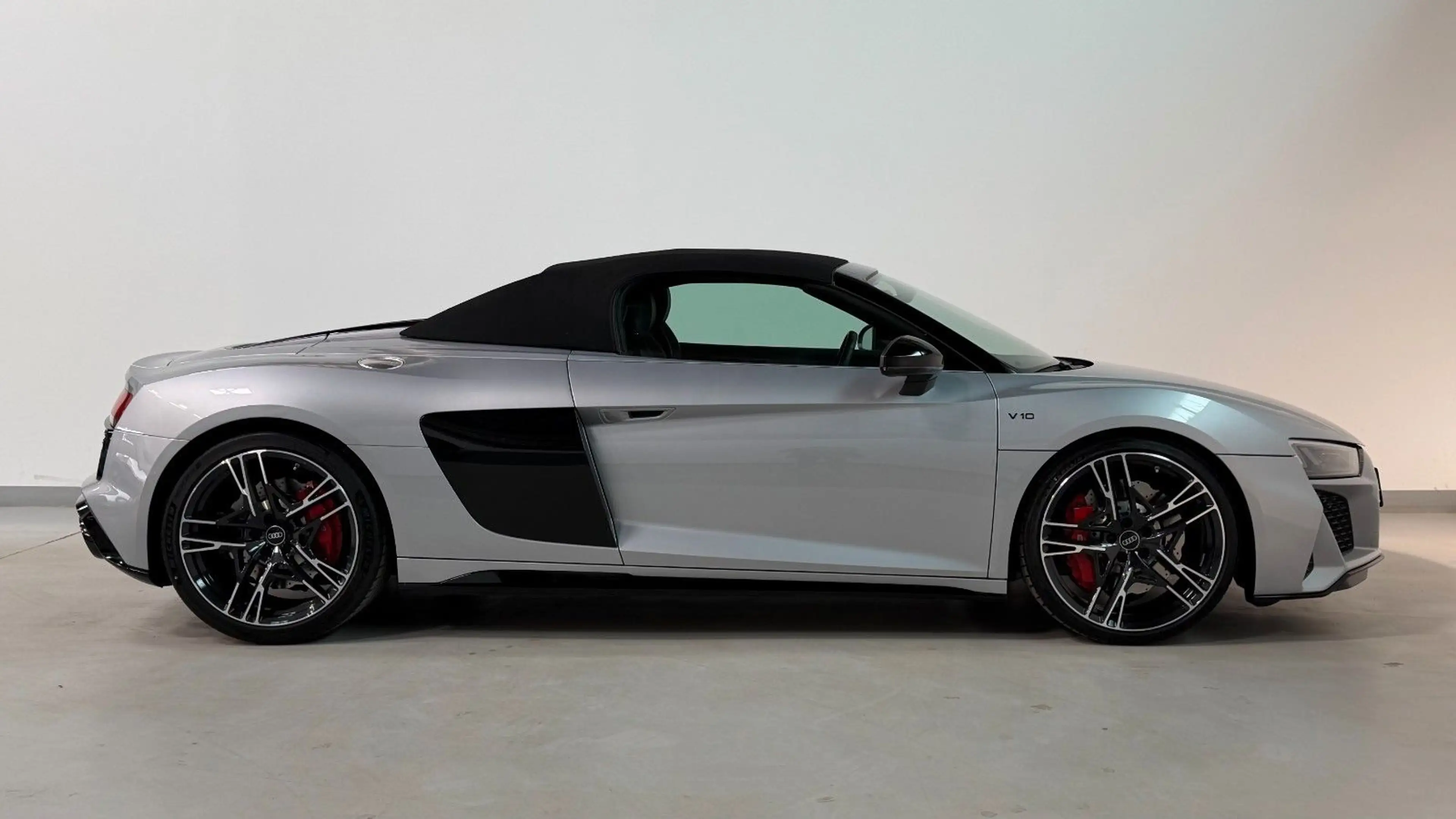 Audi R8 Spyder 5.2 FSI RWD LASERLIGHT*B&O — photo 12