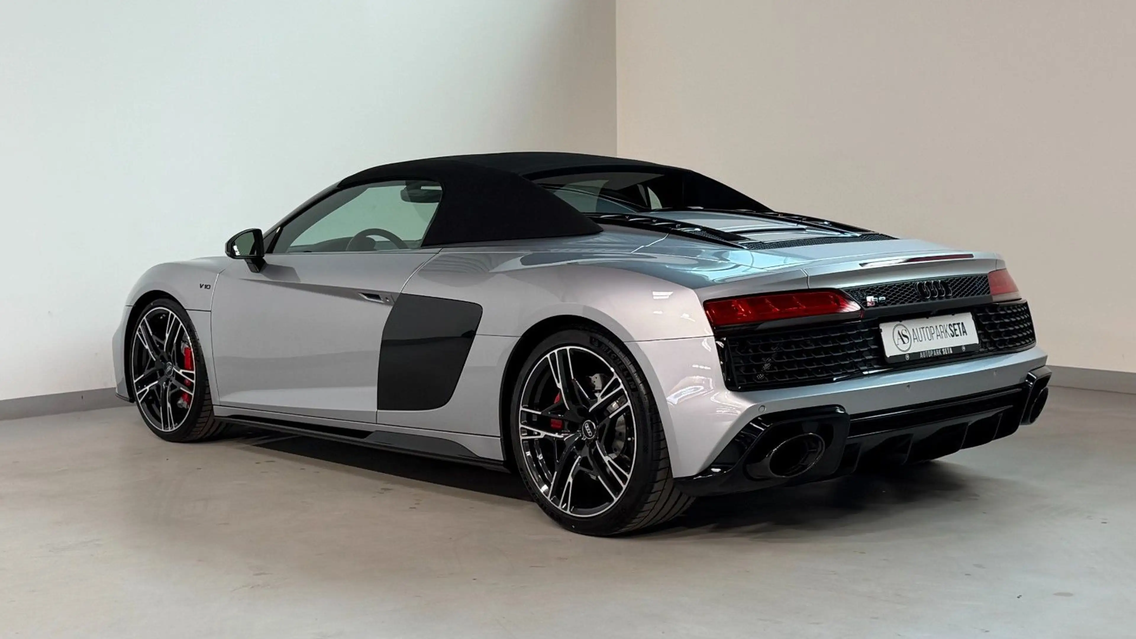 Audi R8 Spyder 5.2 FSI RWD LASERLIGHT*B&O — photo 11
