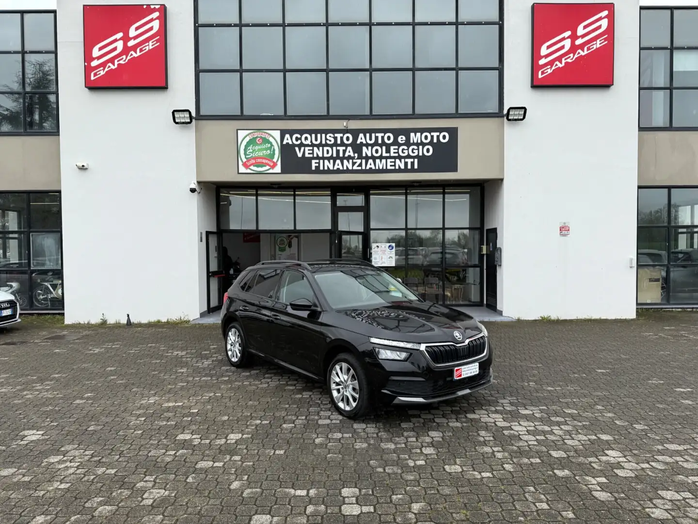 Skoda Kamiq 1.6 TDI SCR DSG Dark Shade Zwart - 1