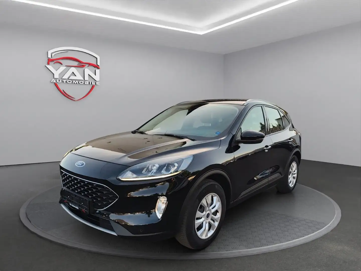 Ford Kuga 2,0 d 4x4 Automatik*LED*NAVI*Standheizung* Schwarz - 1
