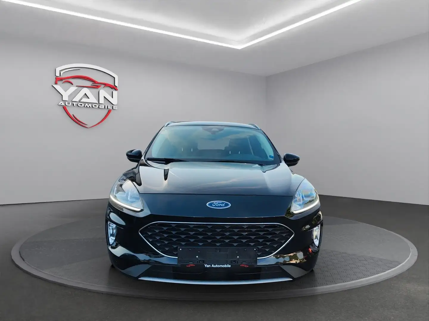 Ford Kuga 2,0 d 4x4 Automatik*LED*NAVI*Standheizung* Schwarz - 2