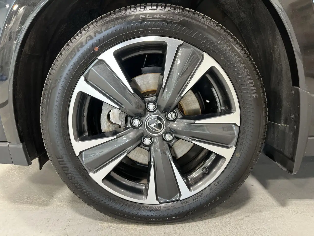 Lexus UX снимка Lexus UX