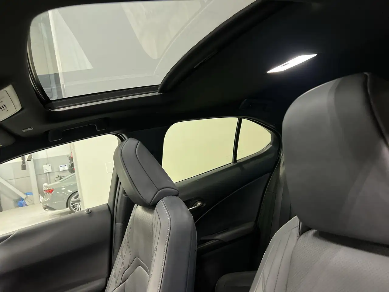 Lexus UX снимка Lexus UX