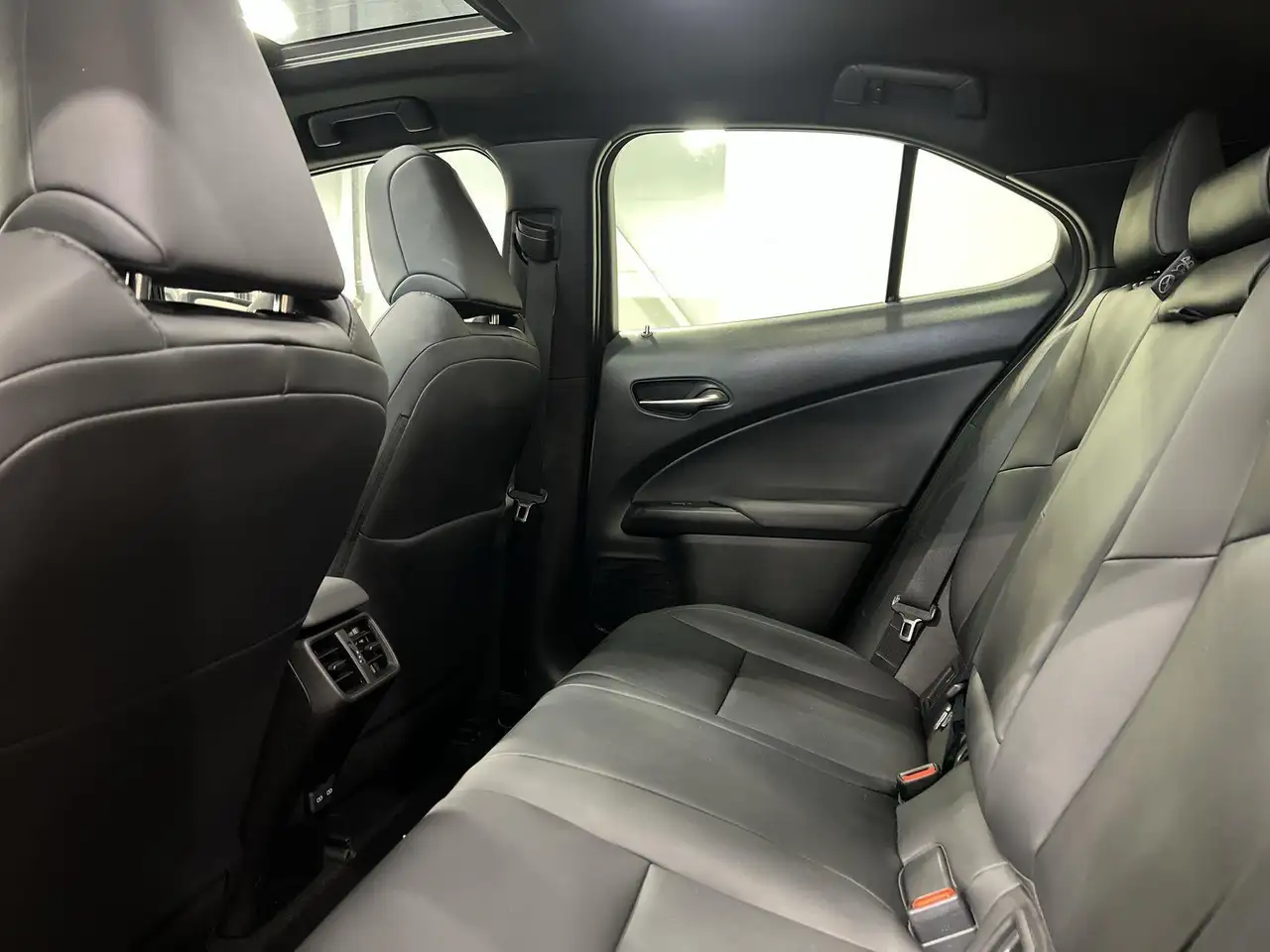 Lexus UX снимка Lexus UX