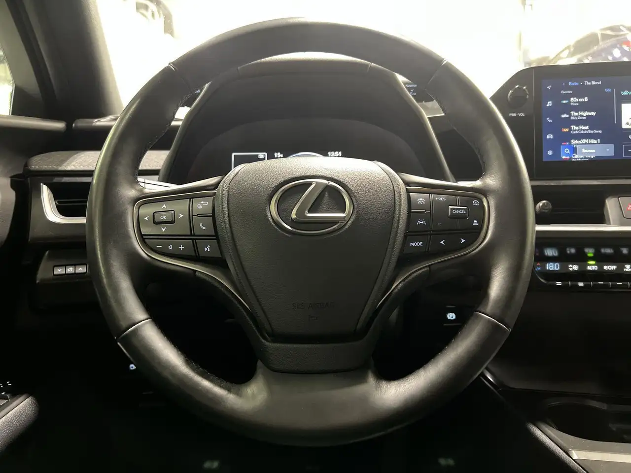 Lexus UX снимка Lexus UX