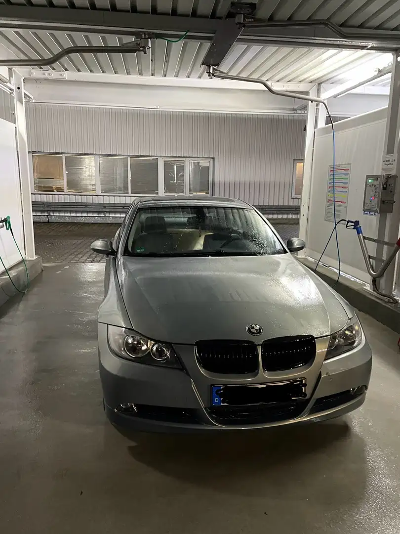 BMW 320 320i - 1