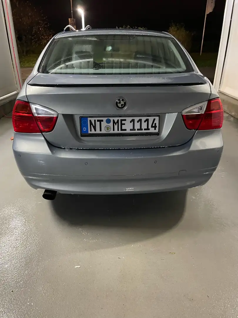 BMW 320 320i - 2