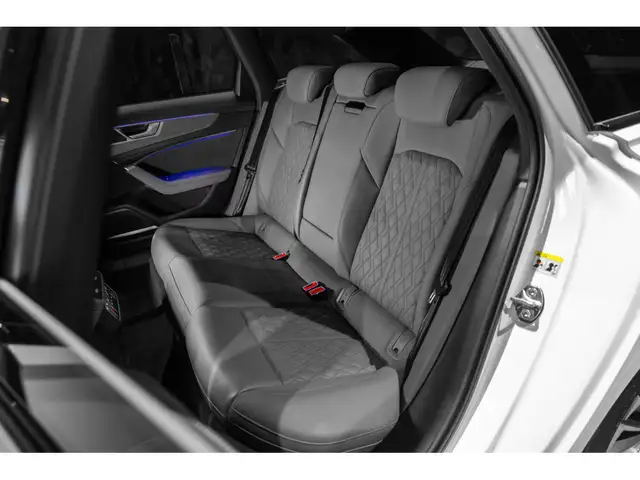 Audi A6 view 11