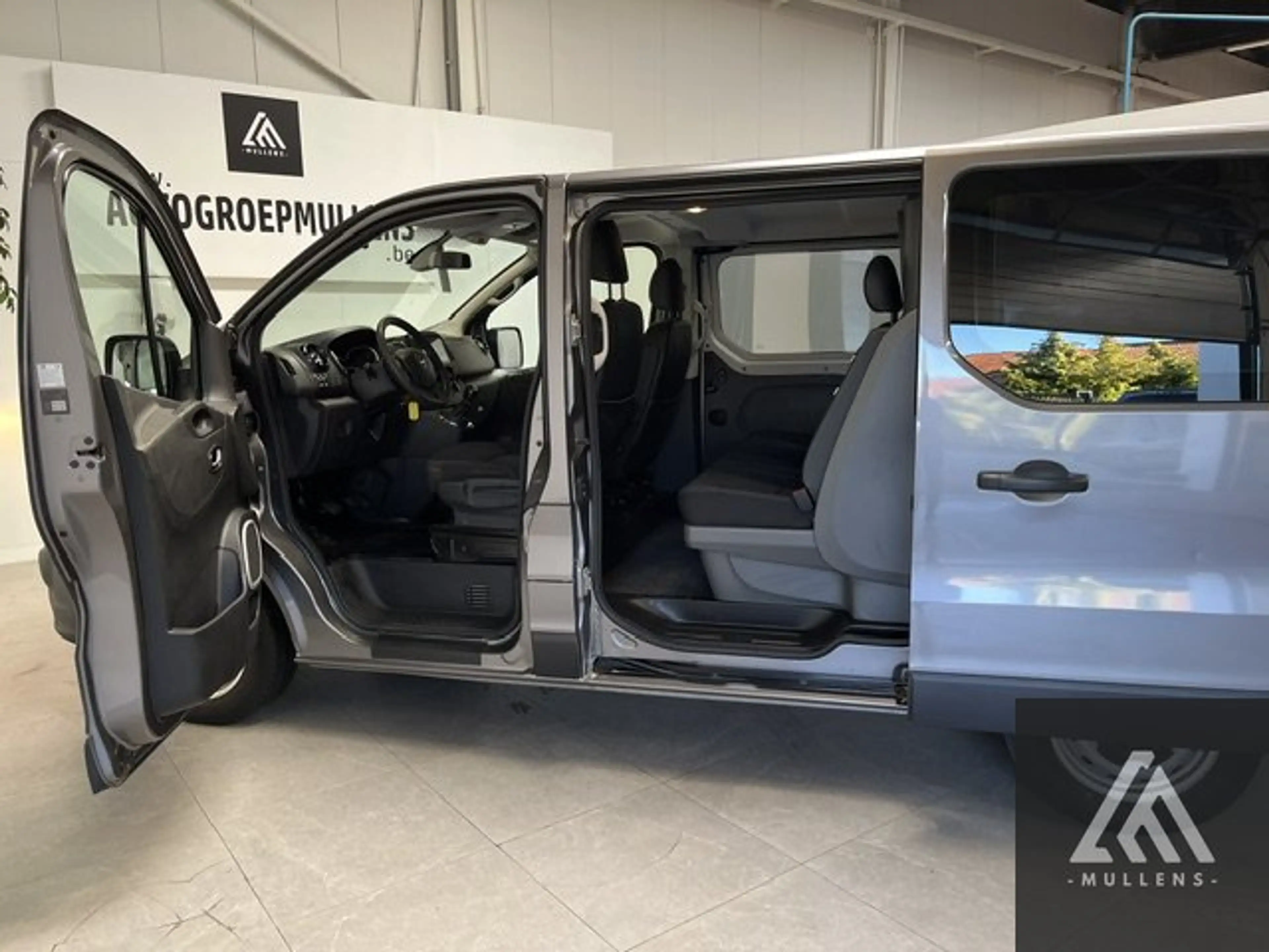 Opel Vivaro GBDC CDTi BiTurbo ecoFLEX Cosmo Edition L1H1 29 — photo 8