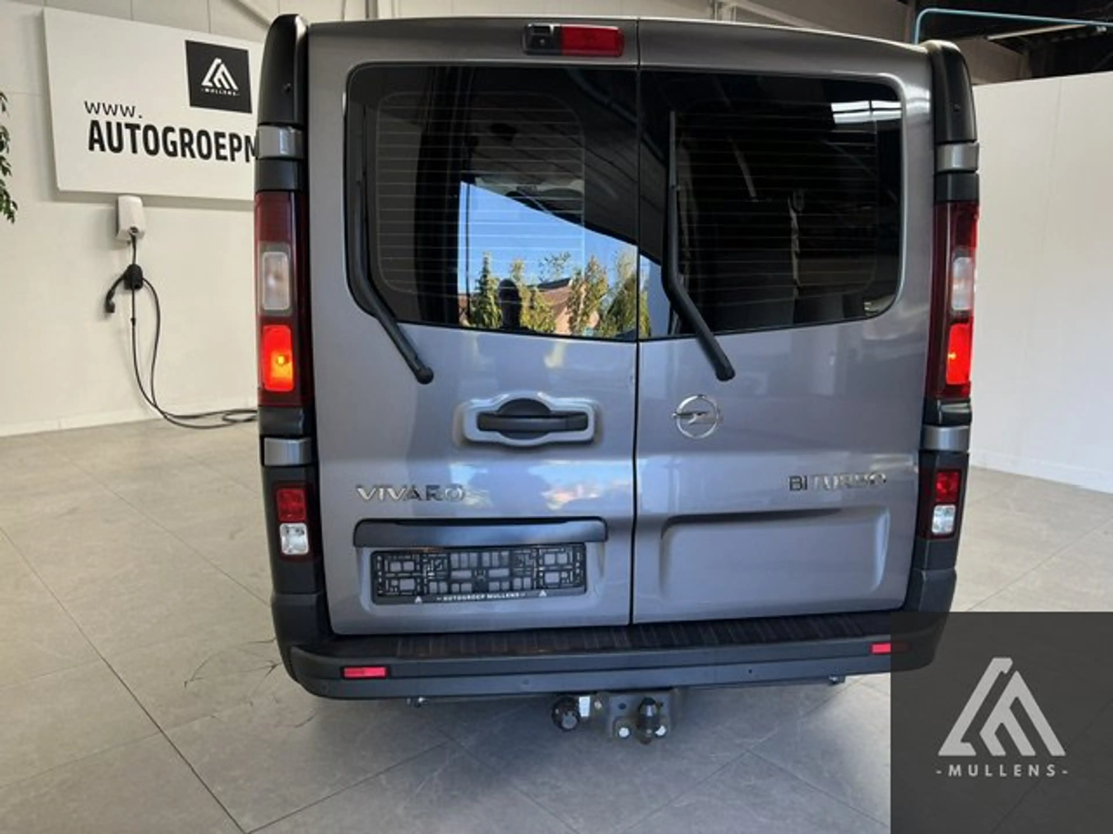 Opel Vivaro GBDC CDTi BiTurbo ecoFLEX Cosmo Edition L1H1 29 — photo 5
