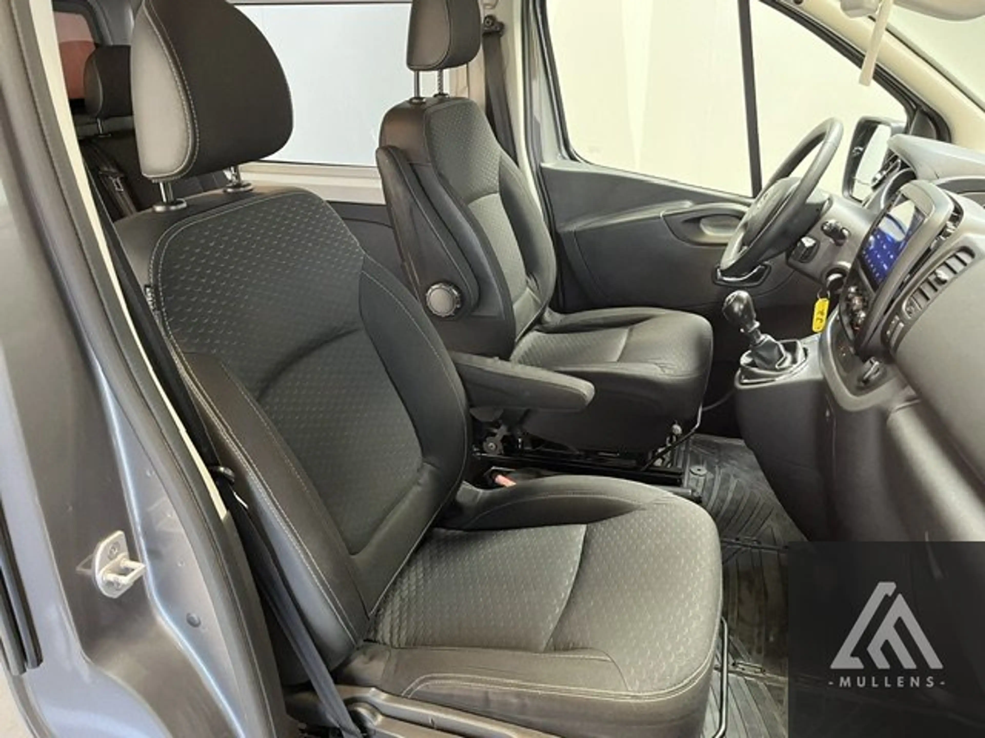 Opel Vivaro GBDC CDTi BiTurbo ecoFLEX Cosmo Edition L1H1 29 — photo 11