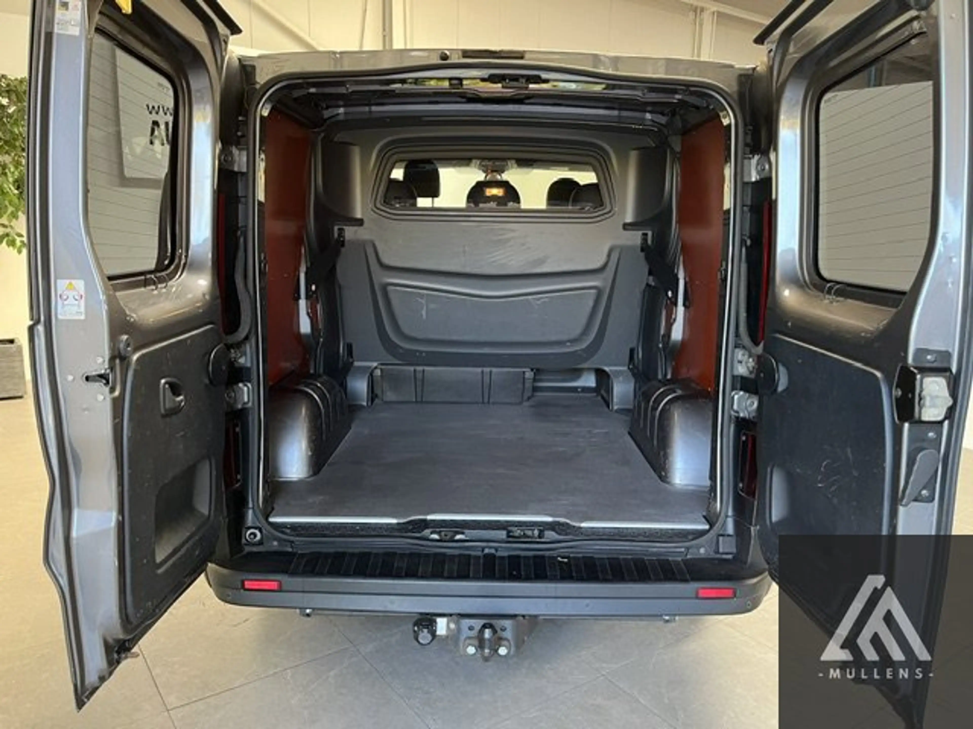 Opel Vivaro GBDC CDTi BiTurbo ecoFLEX Cosmo Edition L1H1 29 — photo 6