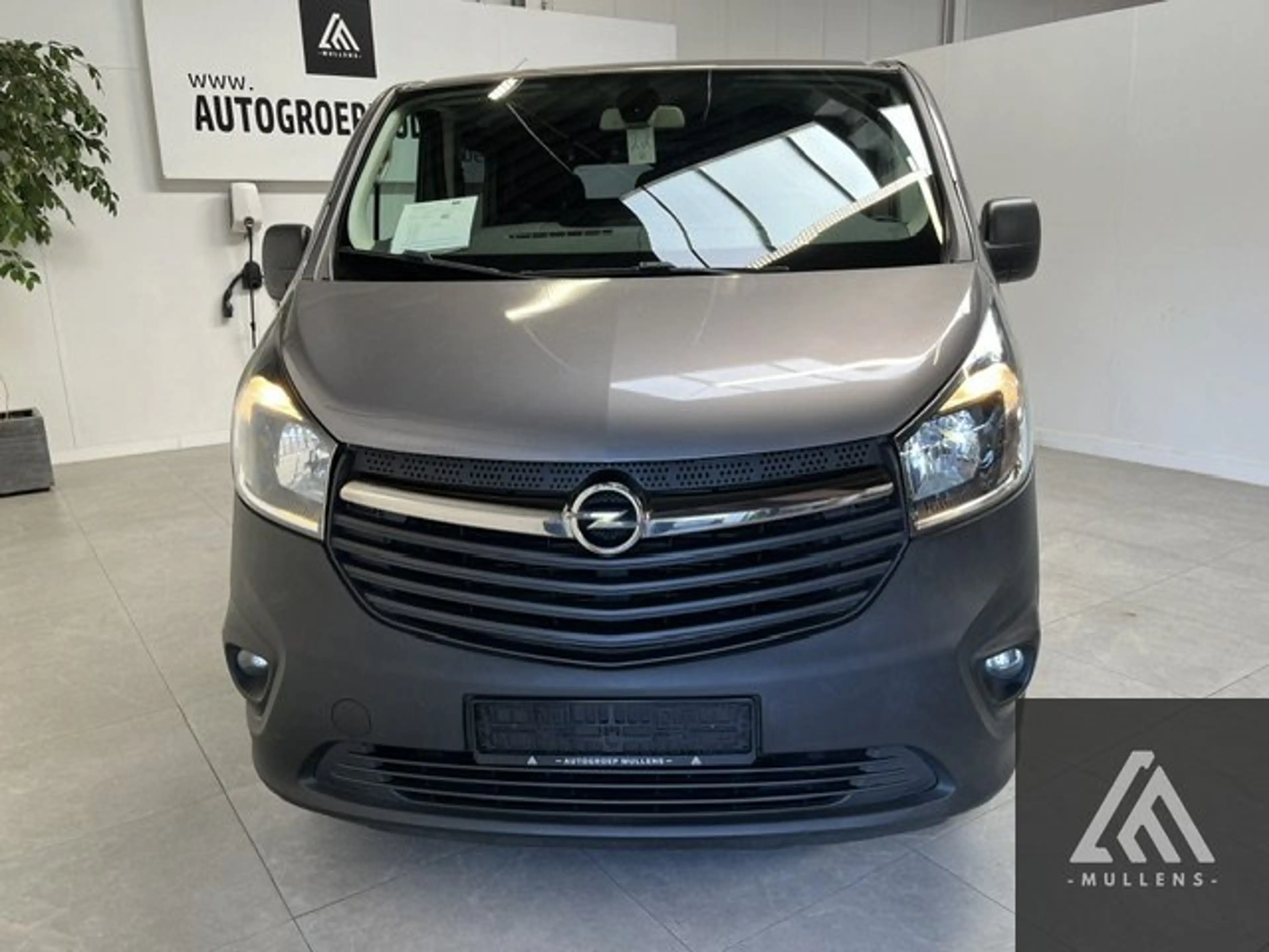Opel Vivaro GBDC CDTi BiTurbo ecoFLEX Cosmo Edition L1H1 29 — photo 2