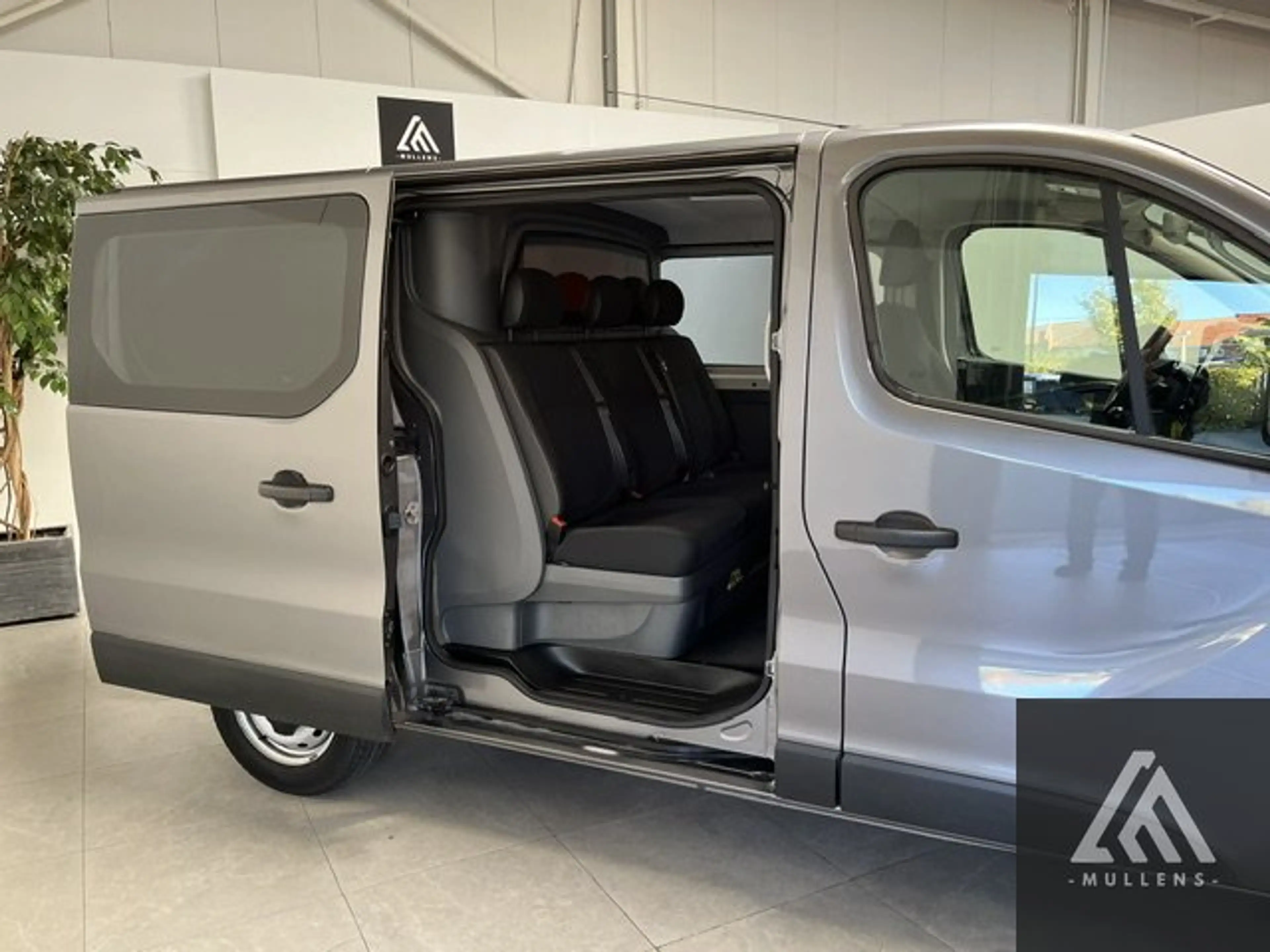 Opel Vivaro GBDC CDTi BiTurbo ecoFLEX Cosmo Edition L1H1 29 — photo 9