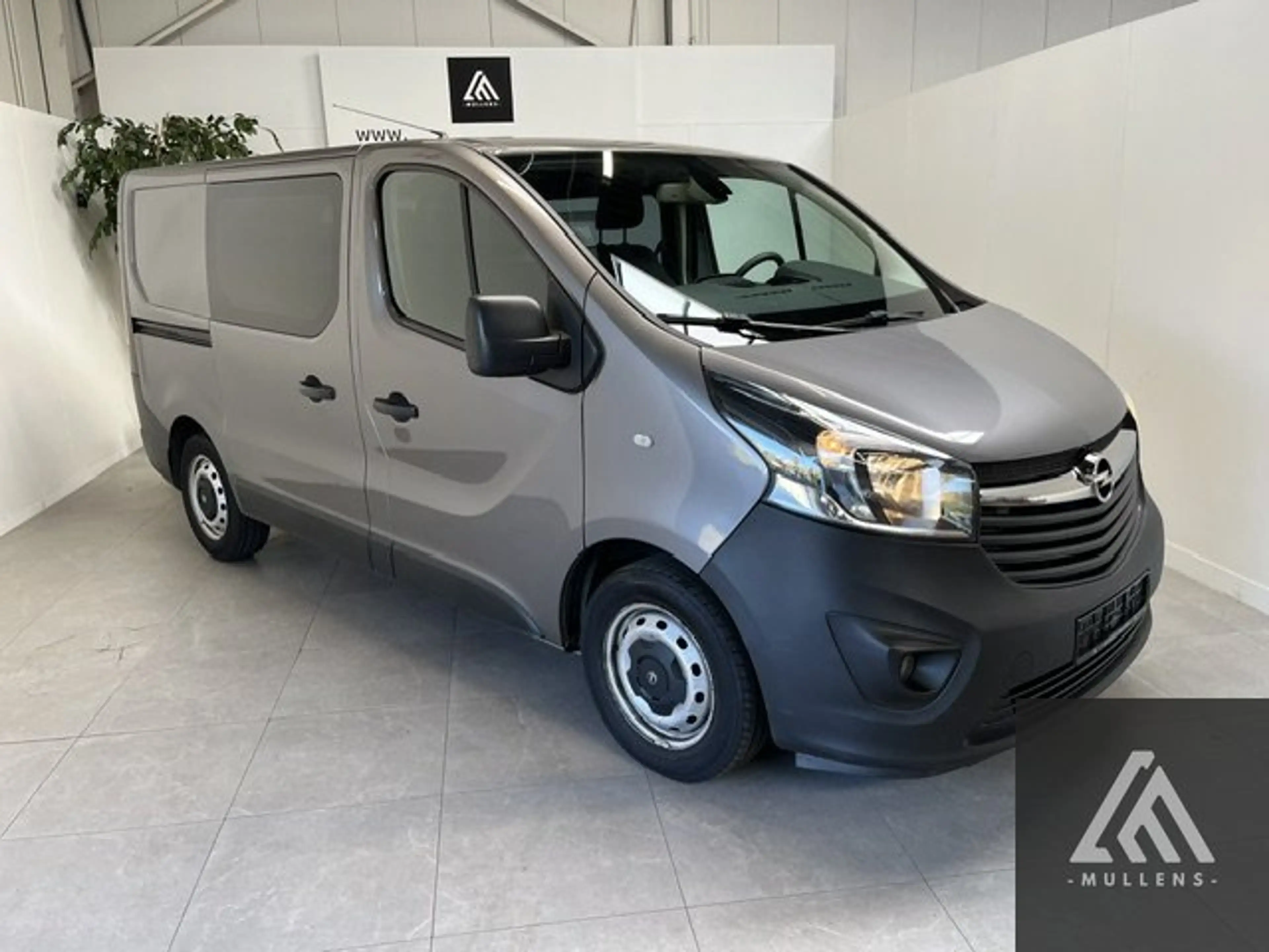 Opel Vivaro GBDC CDTi BiTurbo ecoFLEX Cosmo Edition L1H1 29 — photo 3
