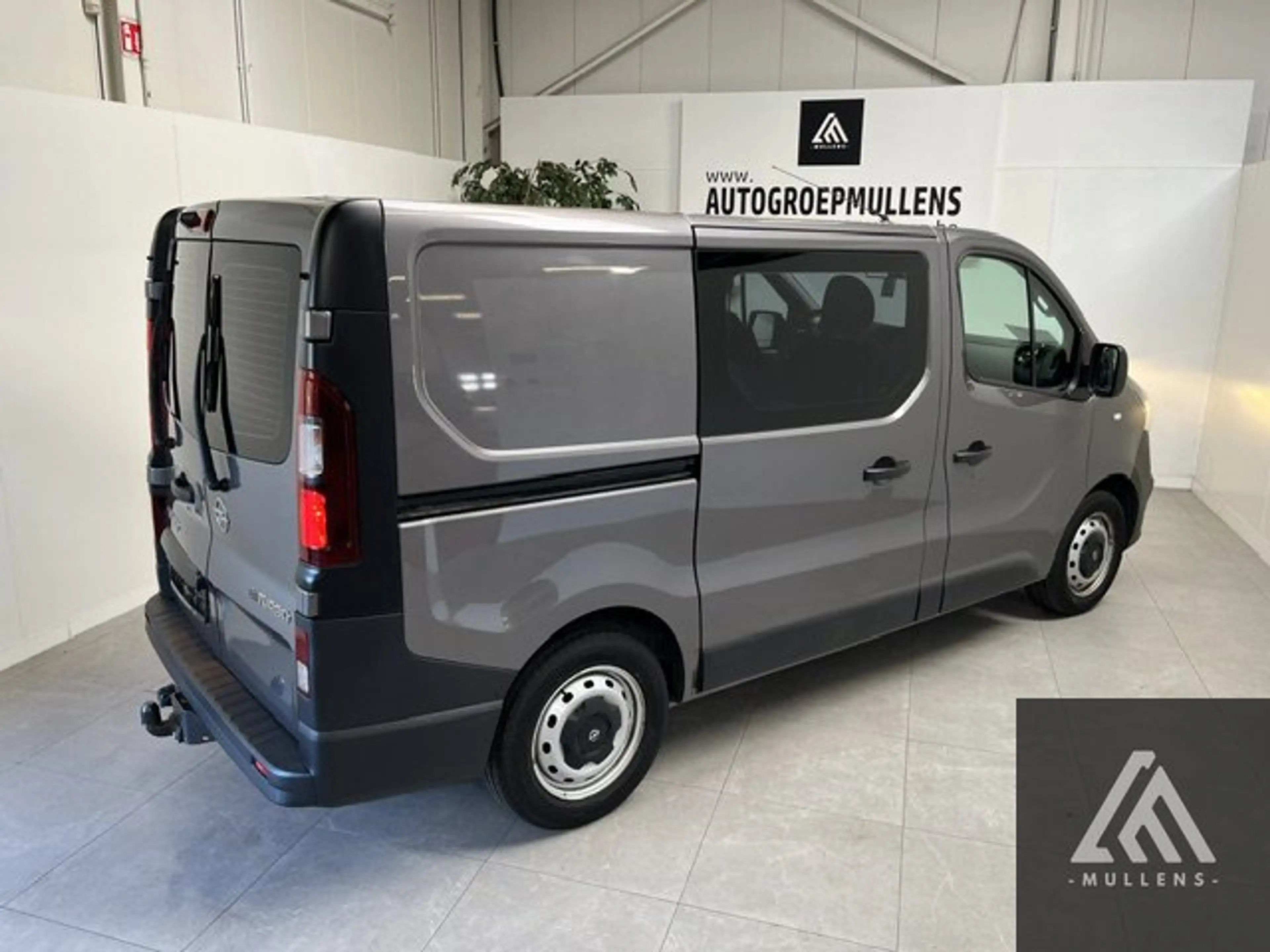 Opel Vivaro GBDC CDTi BiTurbo ecoFLEX Cosmo Edition L1H1 29 — photo 4