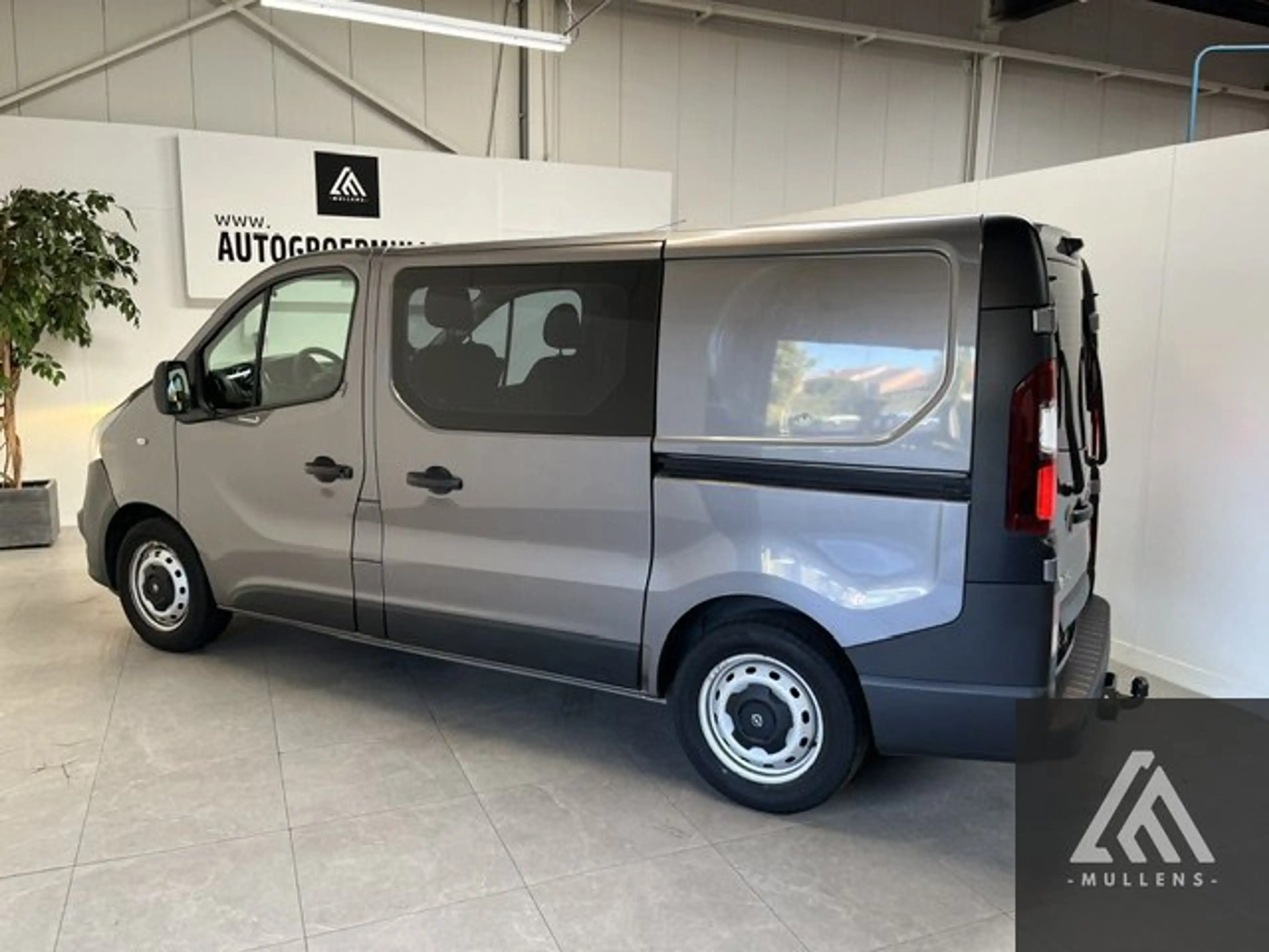 Opel Vivaro GBDC CDTi BiTurbo ecoFLEX Cosmo Edition L1H1 29 — photo 7