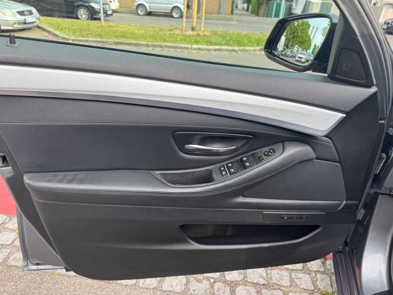 BMW 550 i Limousine/Navi/Leder/ — photo 11