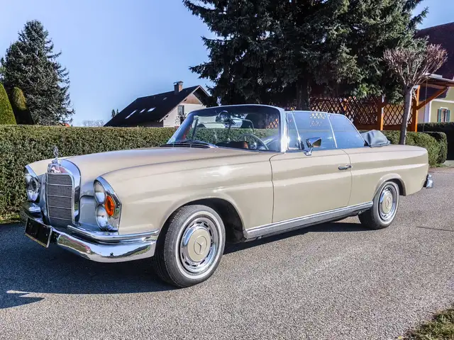 Mercedes-Benz 220 SEb Cabrio W111 2.2l Sechszylinder