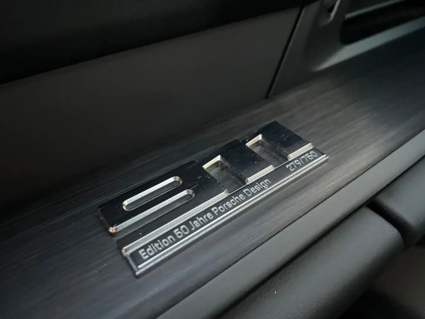 Porsche 992 Targa 4 GTS PDK Schwarz - 2