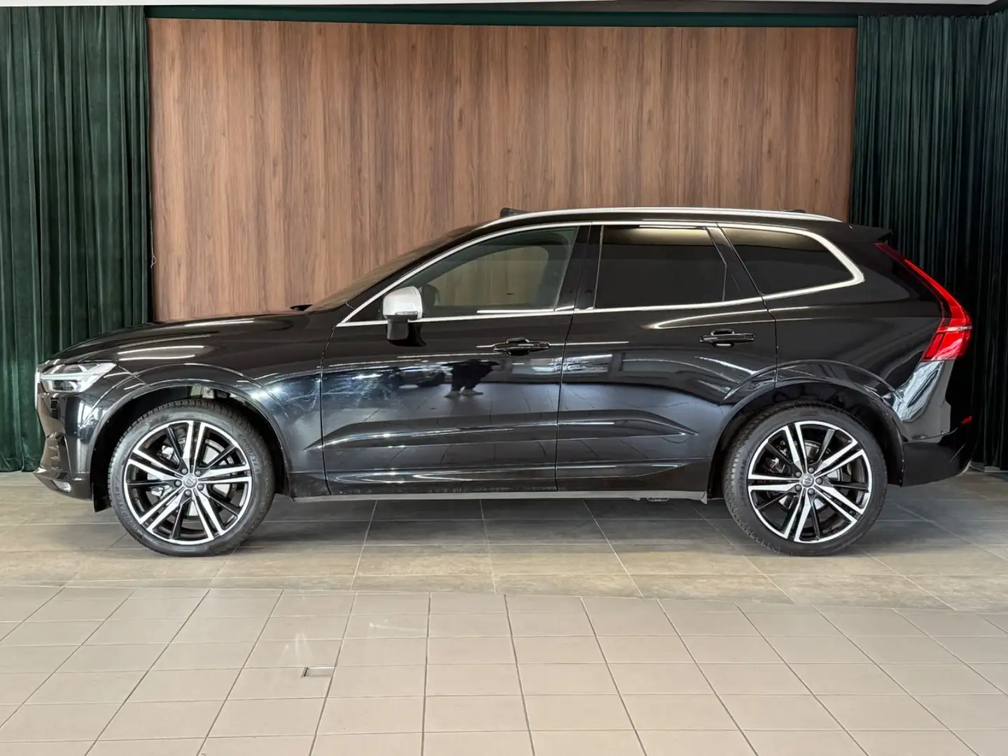 Volvo XC60 R-Design AWD°Kamera°Pano°B&W°Memory° Schwarz - 2