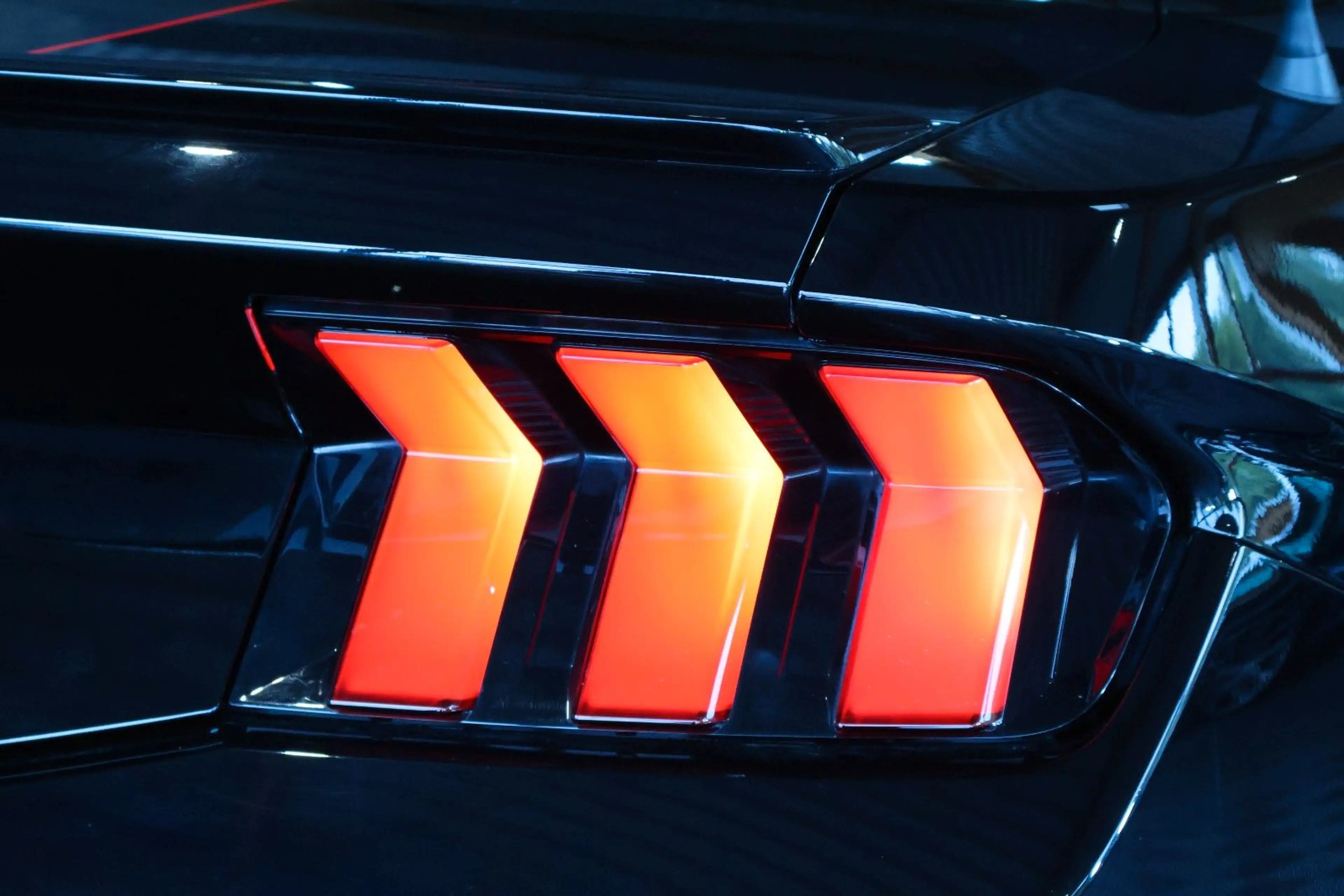 Ford Mustang 2.3L EcoBoost LED/RFK/CARPLAY/KAMERA — photo 9