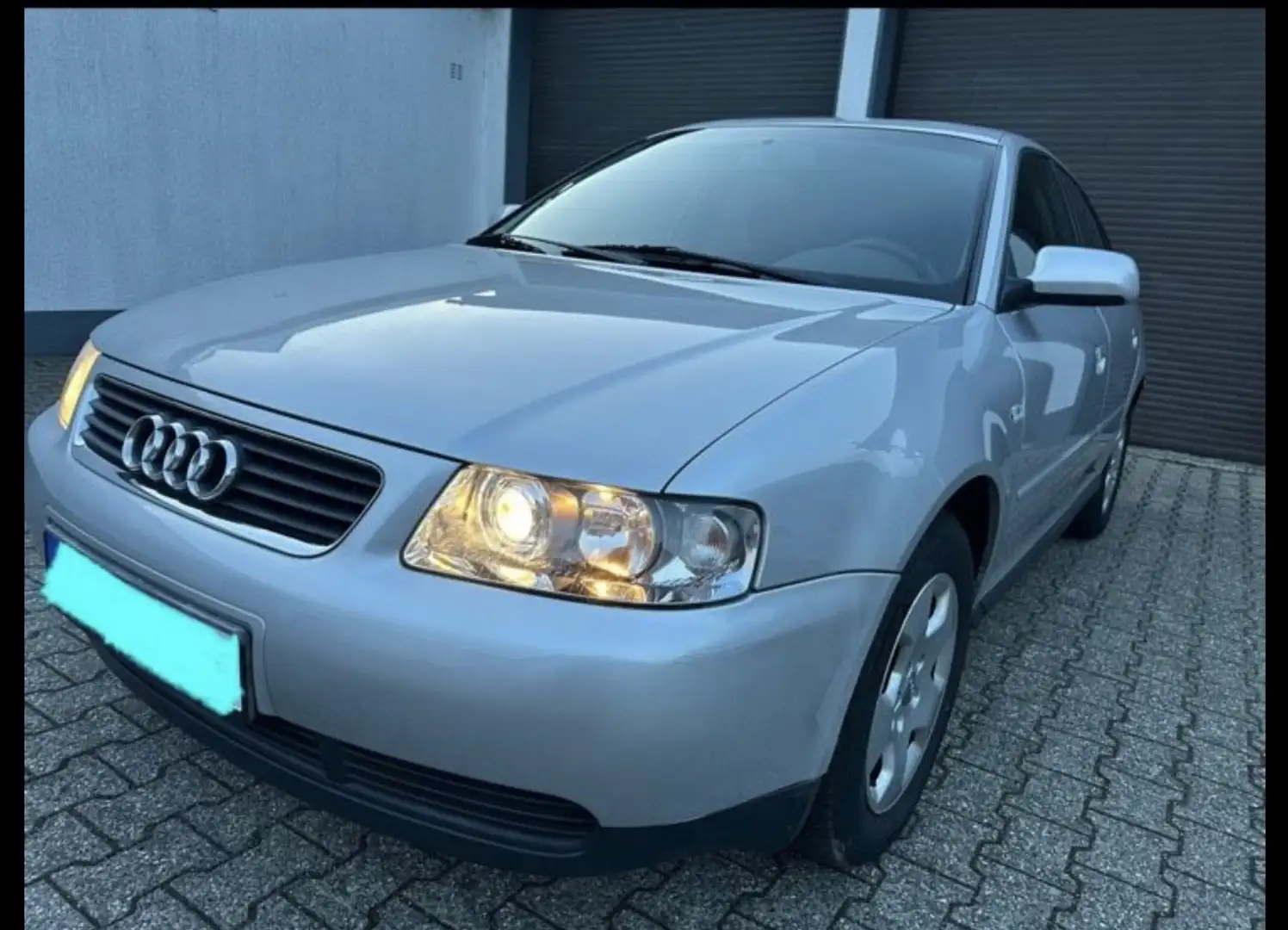 Audi A3 1.6 Ambiente - 1