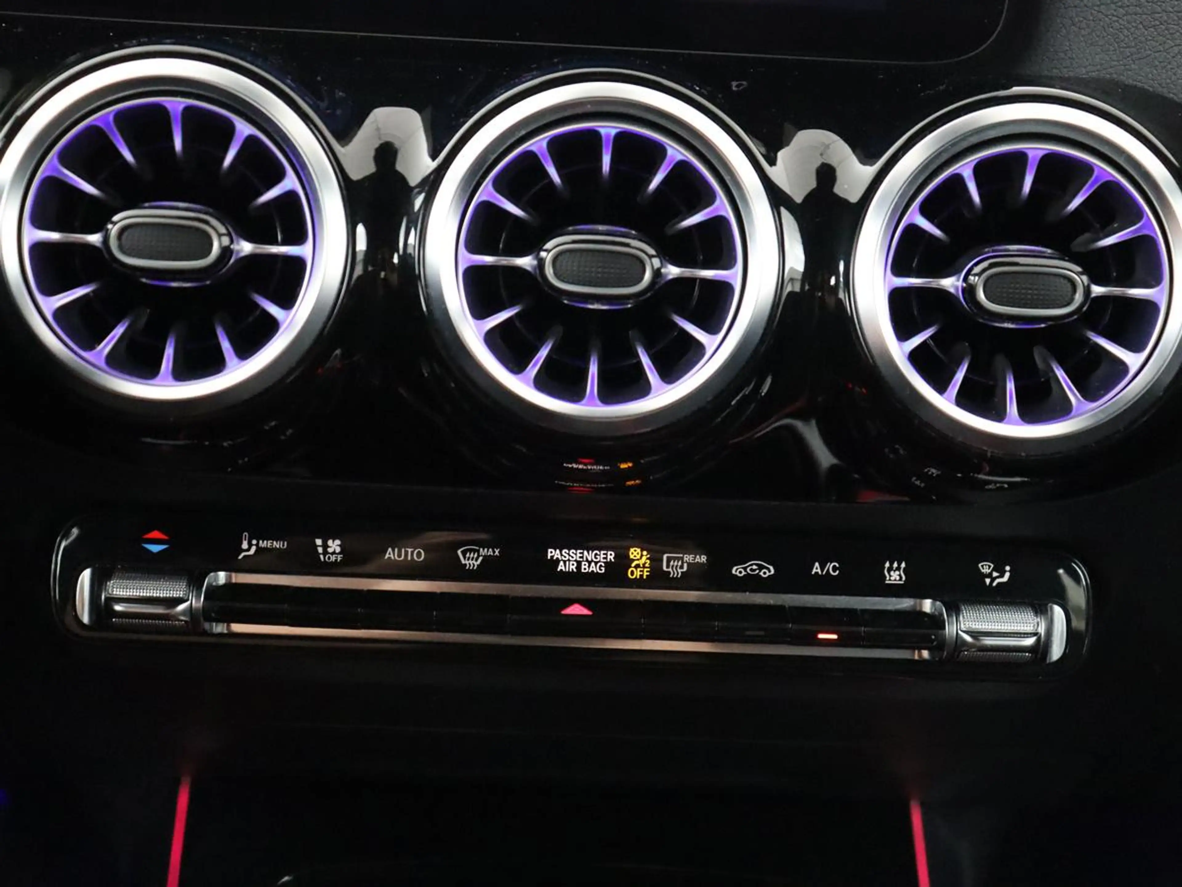 Mercedes-Benz EQA 250 Business Solution Luxury 67 kWh | SOH 95,3% | Half — photo 31