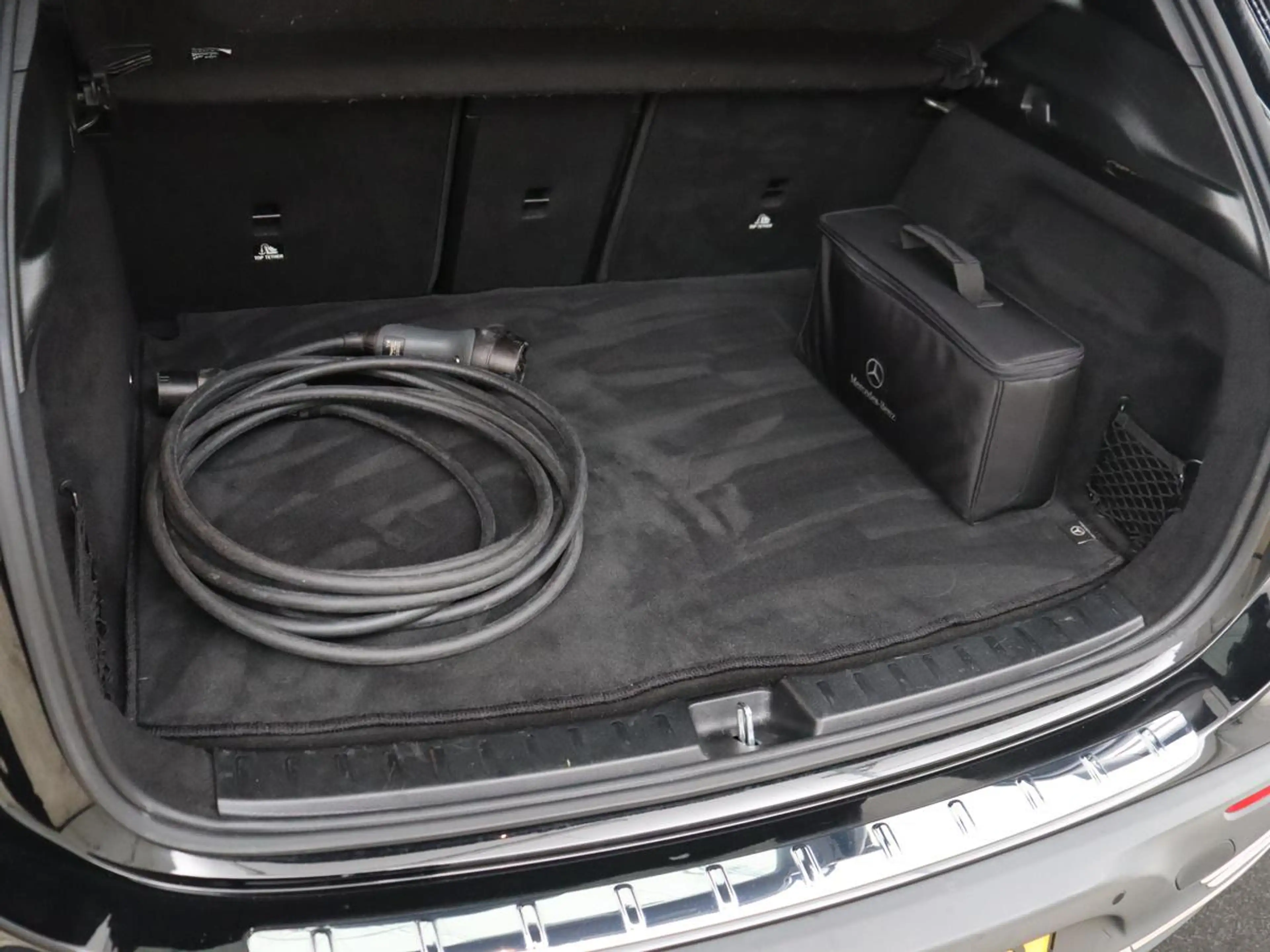 Mercedes-Benz EQA 250 Business Solution Luxury 67 kWh | SOH 95,3% | Half — photo 11