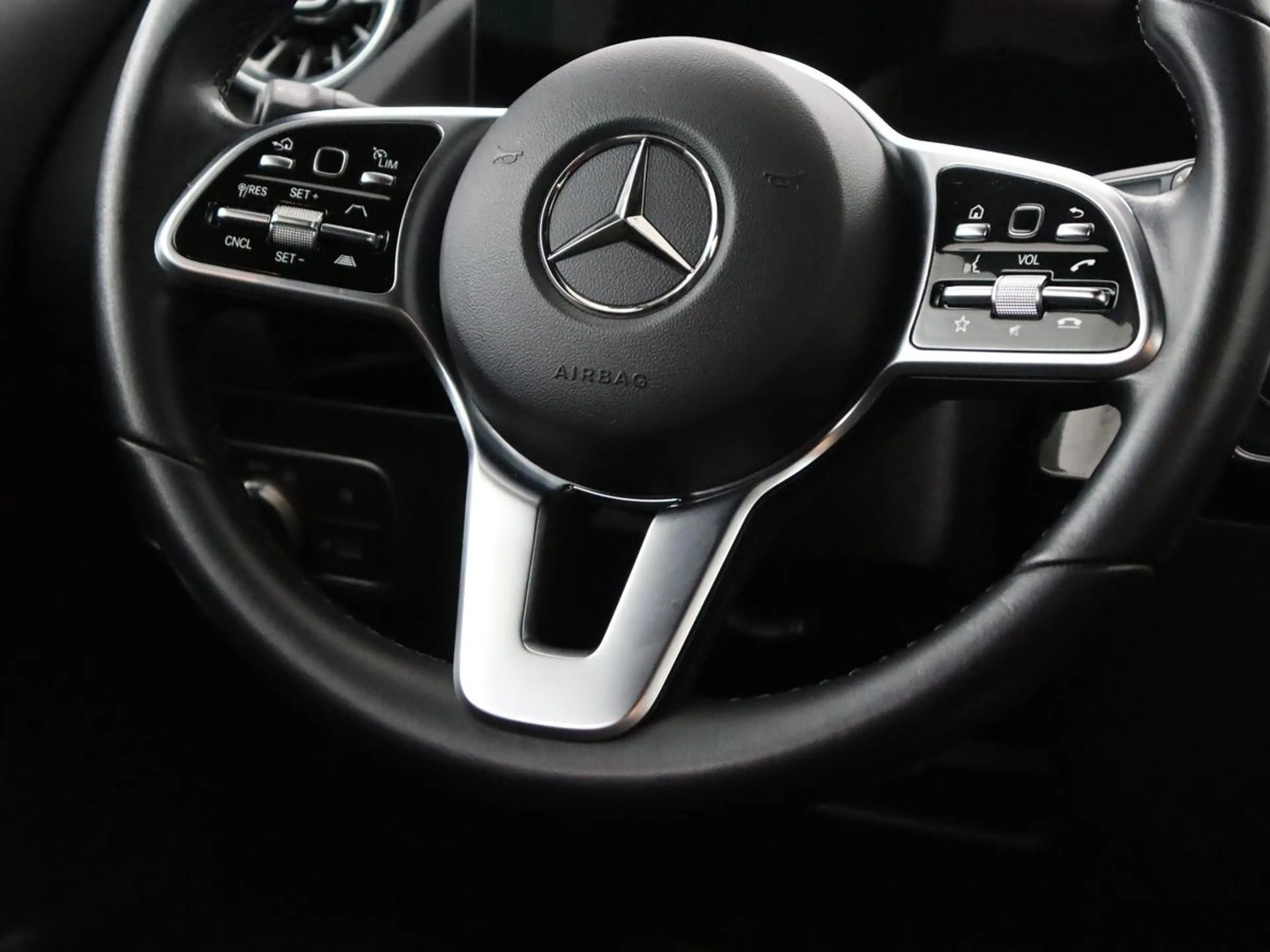 Mercedes-Benz EQA 250 Business Solution Luxury 67 kWh | SOH 95,3% | Half — photo 9