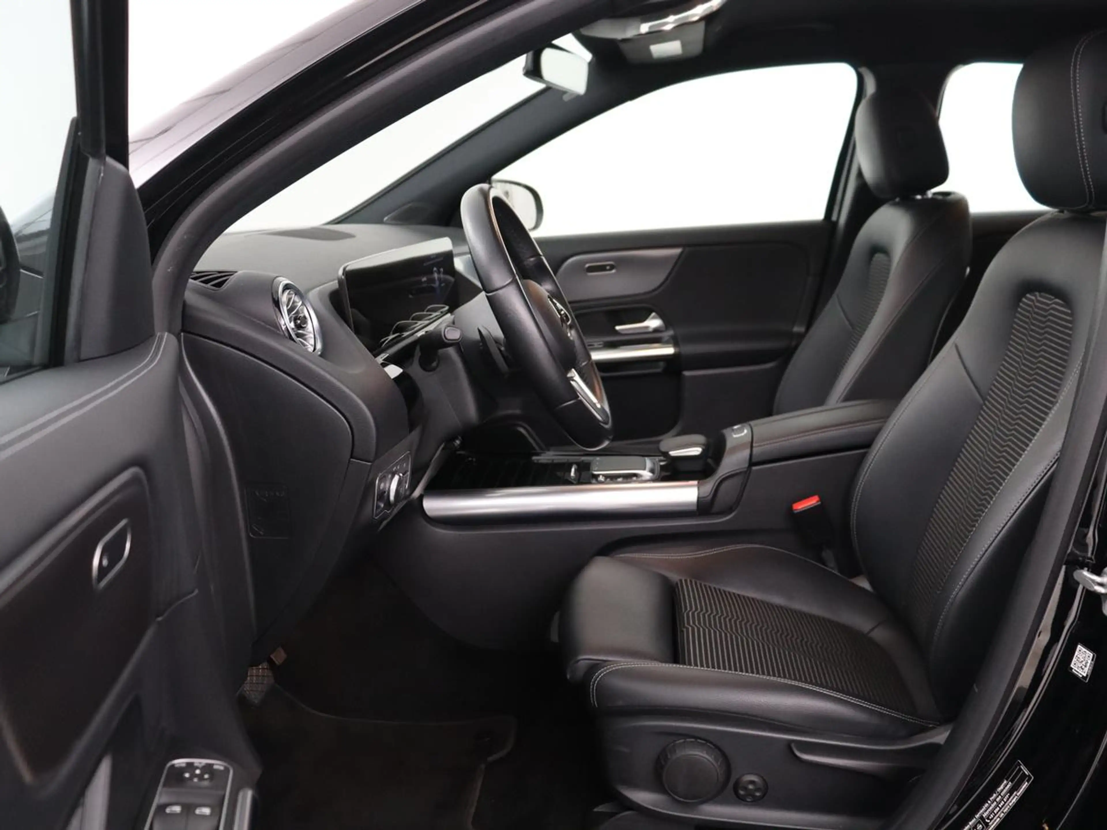 Mercedes-Benz EQA 250 Business Solution Luxury 67 kWh | SOH 95,3% | Half — photo 5