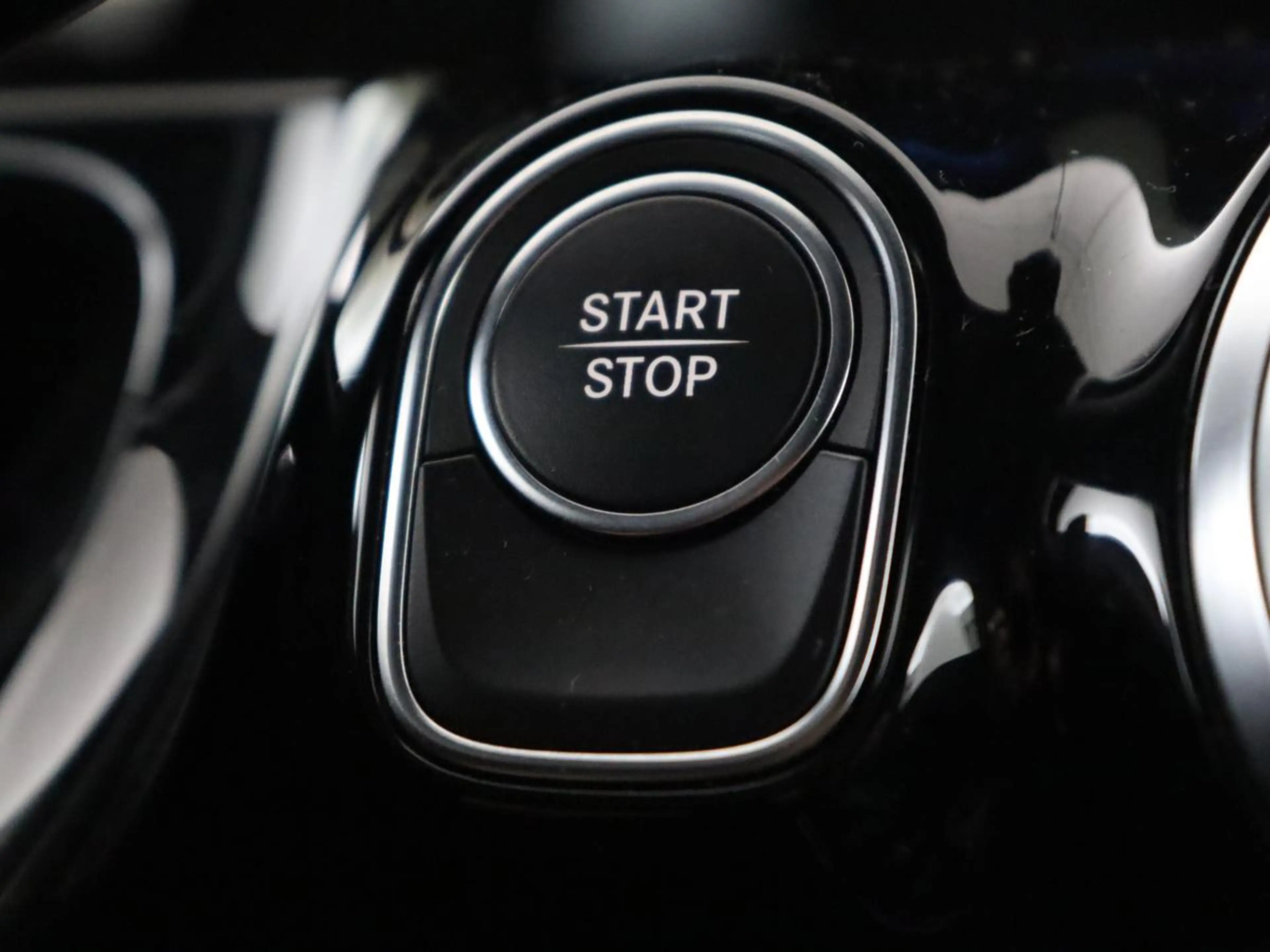 Mercedes-Benz EQA 250 Business Solution Luxury 67 kWh | SOH 95,3% | Half — photo 30