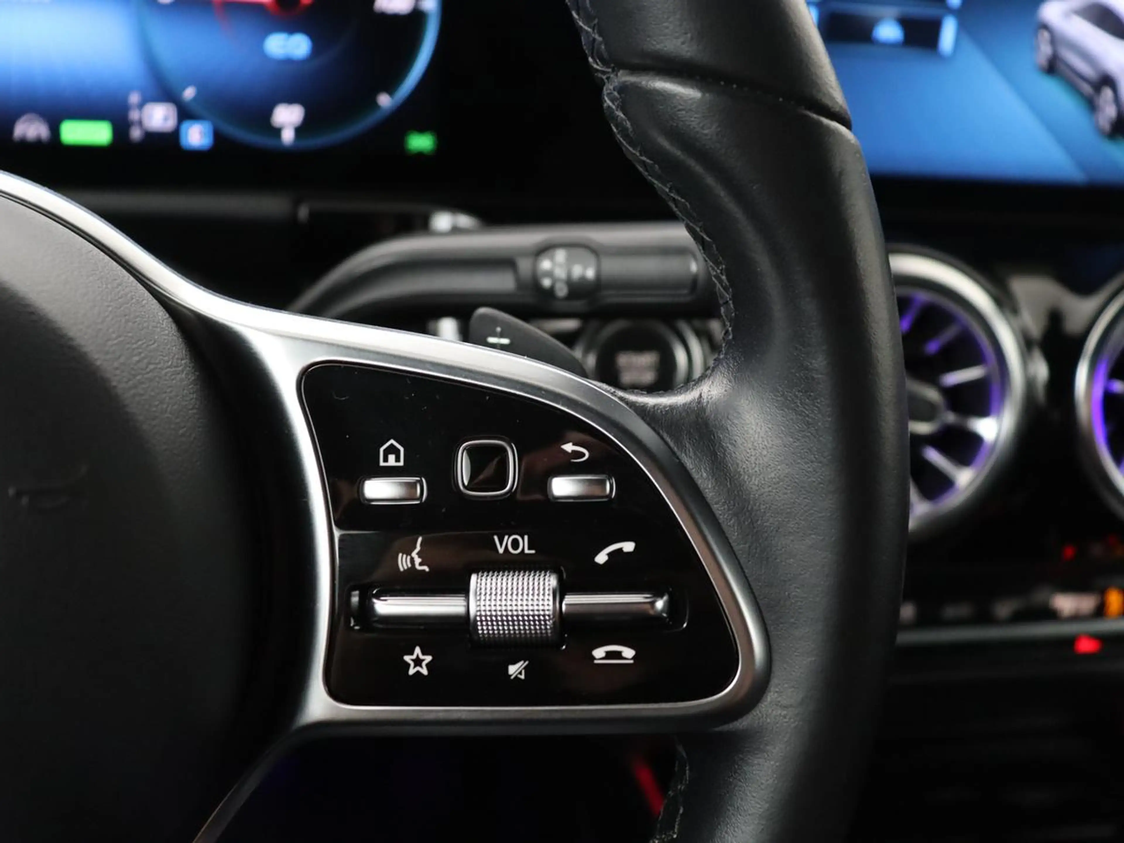 Mercedes-Benz EQA 250 Business Solution Luxury 67 kWh | SOH 95,3% | Half — photo 18
