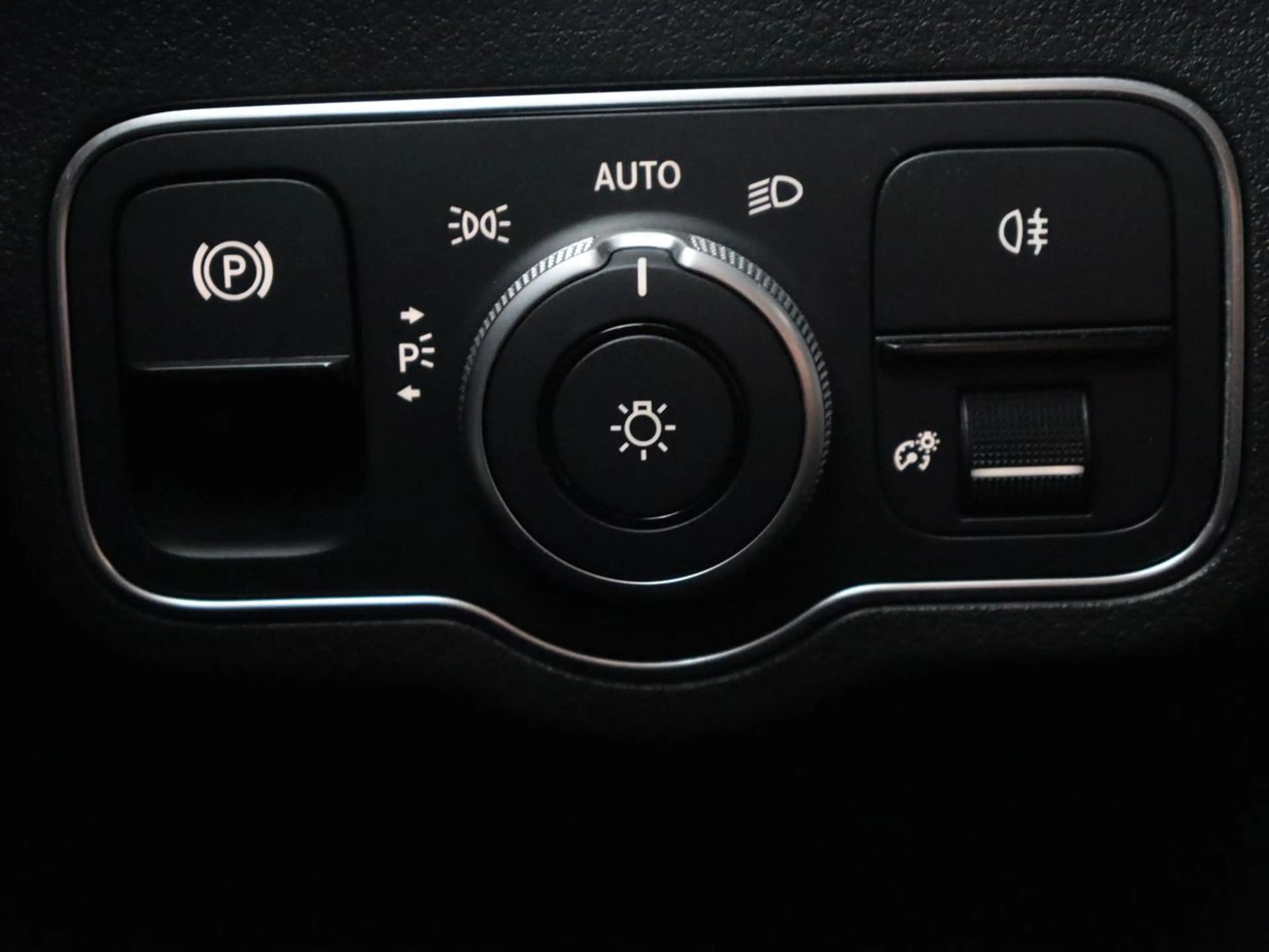 Mercedes-Benz EQA 250 Business Solution Luxury 67 kWh | SOH 95,3% | Half — photo 29