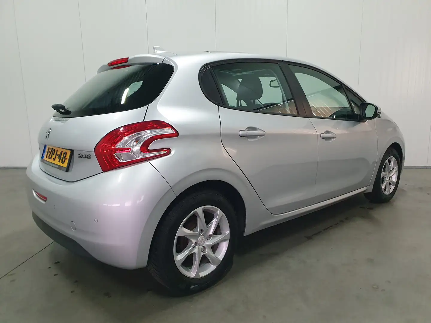 Peugeot 208 1.2 VTi Allure PANO/NAVI/PDC/CRUISE/AIRCO/LMV Grijs - 2