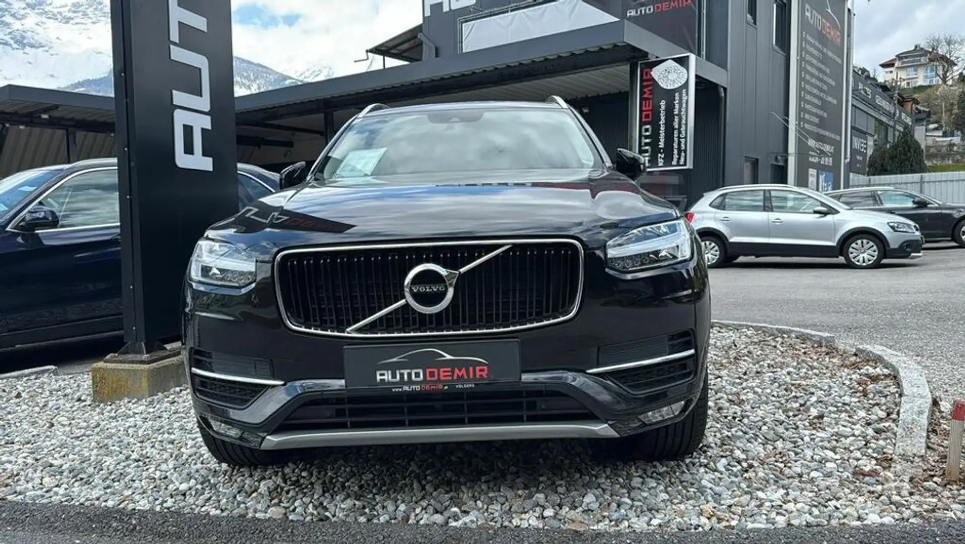 Volvo XC90 Momentum AWD Schwarz - 1