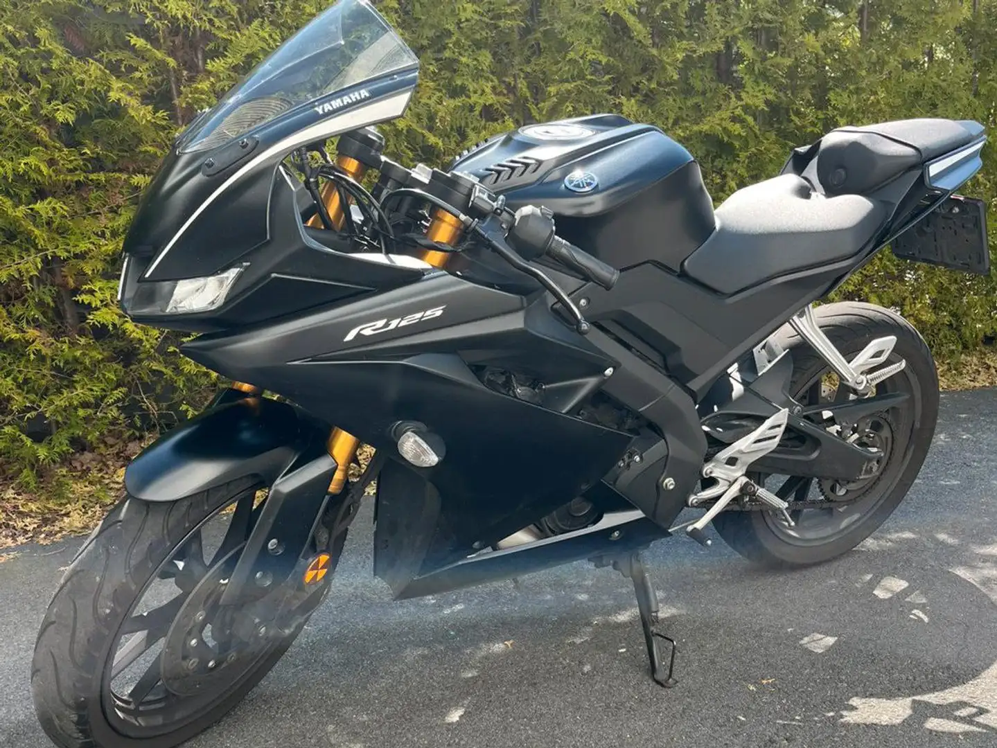 Yamaha YZF-R125 Schwarz - 1