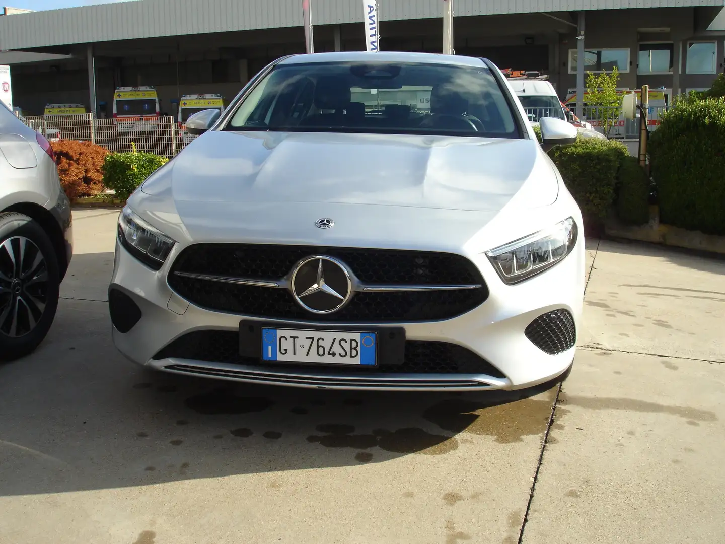 Mercedes-Benz A 180 A 180 d AMG Line Advanced Plus auto Zilver - 2