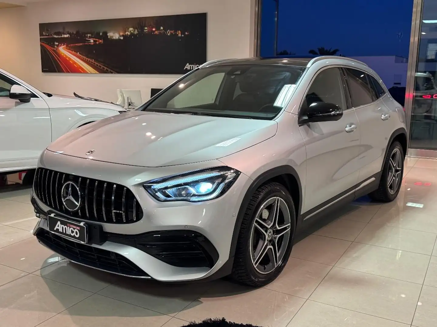 Mercedes-Benz GLA 200 d Automatic Premium AMG TETTO Gris - 1